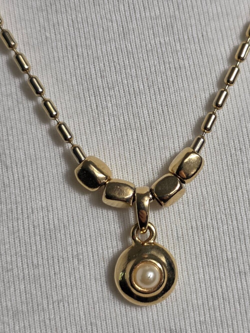Soho Designs Gold Tone Pendant Necklace Centered Pearl & Beaded Style Chain - Picture 3 of 8